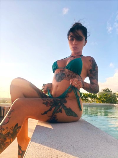 Watch Miss Vandalik's leaked NSFW photo on TwXstars