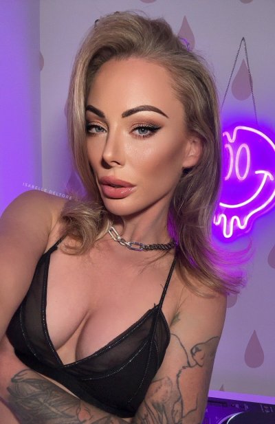 Watch Isabelle Deltore's leaked NSFW photo on TwXstars