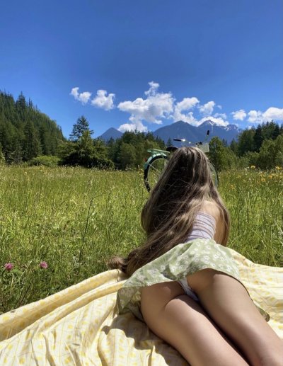 Watch Chloè 🌷🐝's leaked NSFW photo on TwXstars