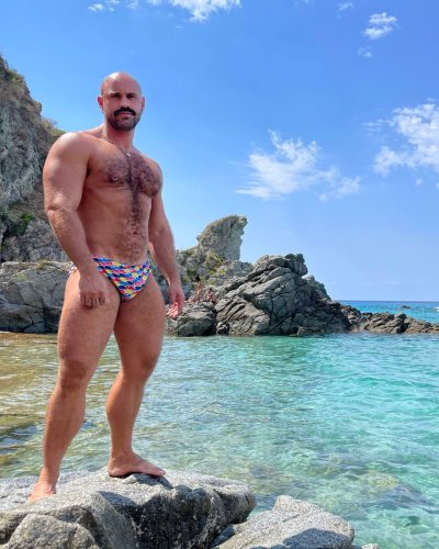 Watch Momo's leaked NSFW photo on TwXstars