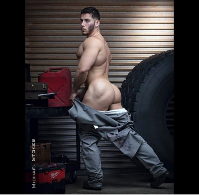 Watch John Bronco's leaked NSFW photo on TwXstars