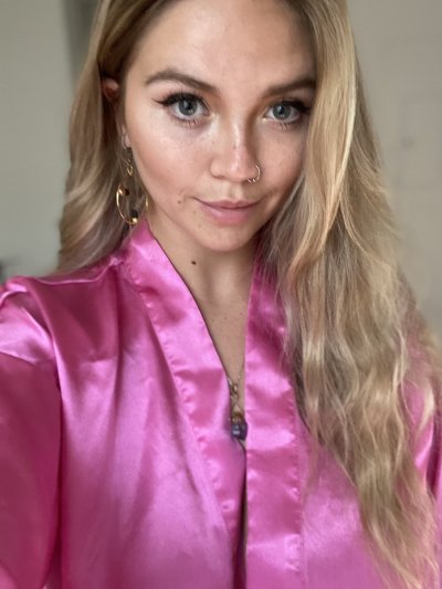 Watch Angie Faith's leaked NSFW photo on TwXstars