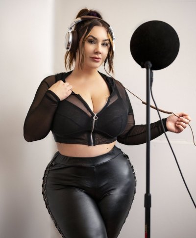 Watch Romi Chase's leaked NSFW photo on TwXstars