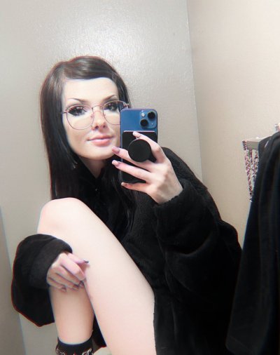 Watch 𝕭𝖚𝖓𝖓𝖎 𝕷𝖞𝖓𝖓's leaked NSFW photo on TwXstars