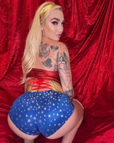 Watch Kendra Sunderland's leaked NSFW photo on TwXstars