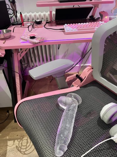 Watch kitty's leaked NSFW photo on TwXstars