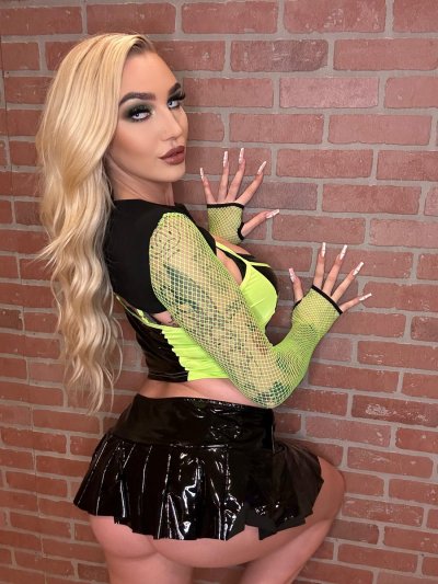 Watch Kendra Sunderland's leaked NSFW photo on TwXstars