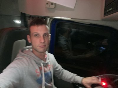 Watch sniffme_sk8boy's leaked NSFW photo on TwXstars