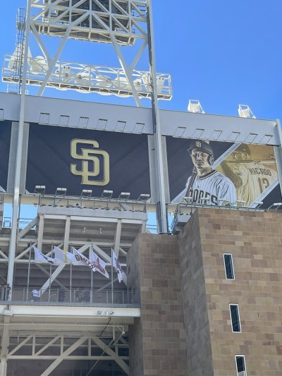 Watch Towelliee's leaked NSFW photo on TwXstars