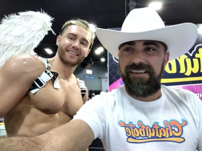 Watch hardworkertn's leaked NSFW photo on TwXstars