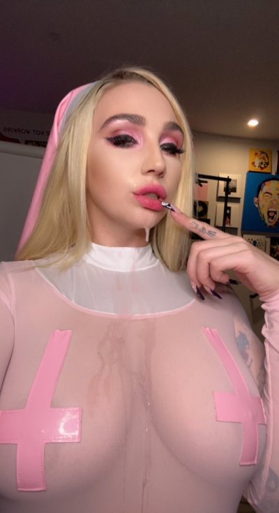 Watch Kendra Sunderland's leaked NSFW photo on TwXstars