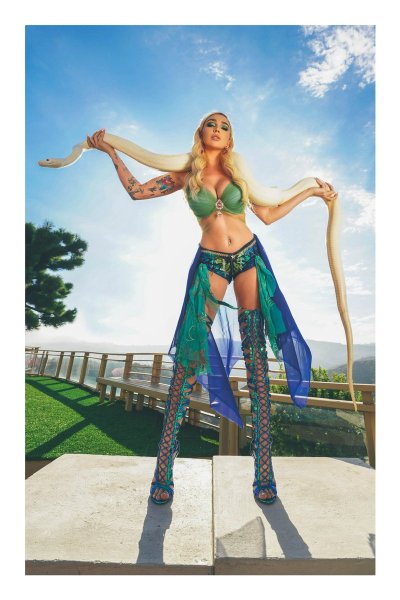 Watch Kendra Sunderland's leaked NSFW photo on TwXstars