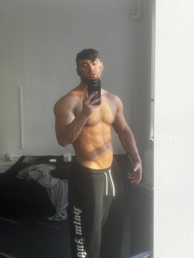 Watch Angelo Rosa's leaked NSFW photo on TwXstars