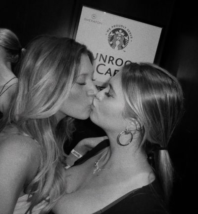 Watch Angie Faith's leaked NSFW photo on TwXstars