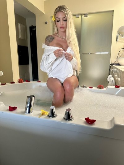 Watch 𝘗𝘦𝘢𝘤𝘩𝘪𝘦 🍑's leaked NSFW photo on TwXstars