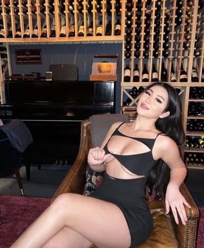 Watch Kit's leaked NSFW photo on TwXstars