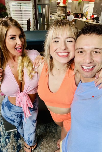 Watch Lolly Dames's leaked NSFW photo on TwXstars