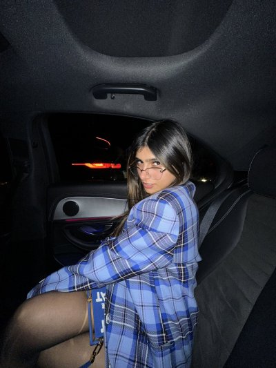 Watch Mia K.'s leaked NSFW photo on TwXstars