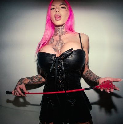 Watch Chantal Danielle's leaked NSFW photo on TwXstars