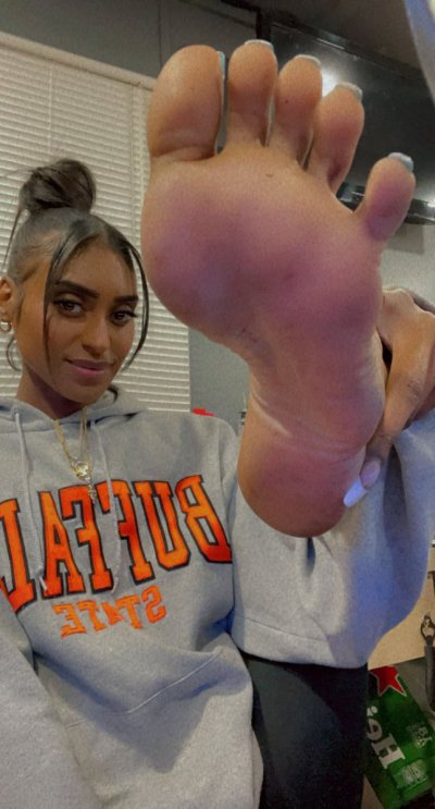 Watch QUEEN 💋❤️'s leaked NSFW photo on TwXstars