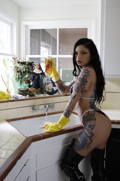 Watch TAYLOR WHITE's leaked NSFW photo on TwXstars