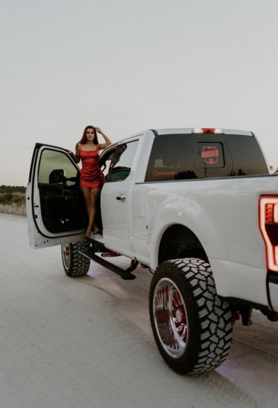 Watch Megan's leaked NSFW photo on TwXstars