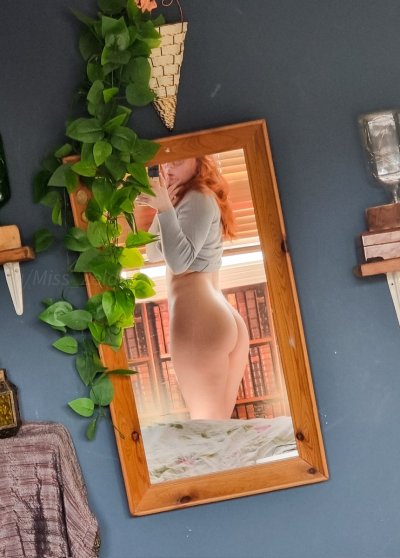 Watch Miss_Zelda's leaked NSFW photo on TwXstars