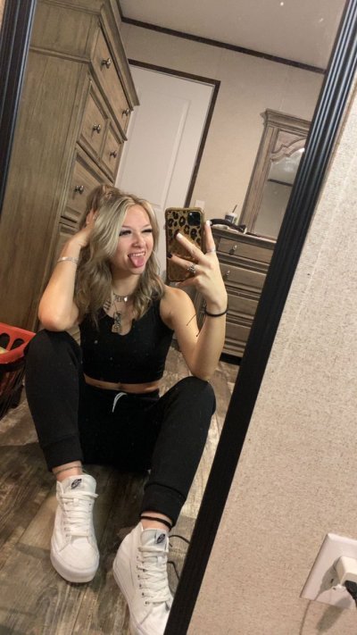 Watch R I K K I's leaked NSFW photo on TwXstars