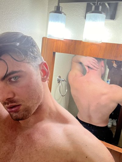 Watch Angelo Rosa's leaked NSFW photo on TwXstars