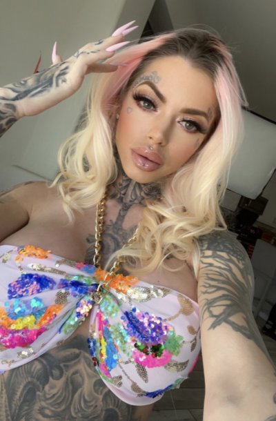 Watch Chantal Danielle's leaked NSFW photo on TwXstars