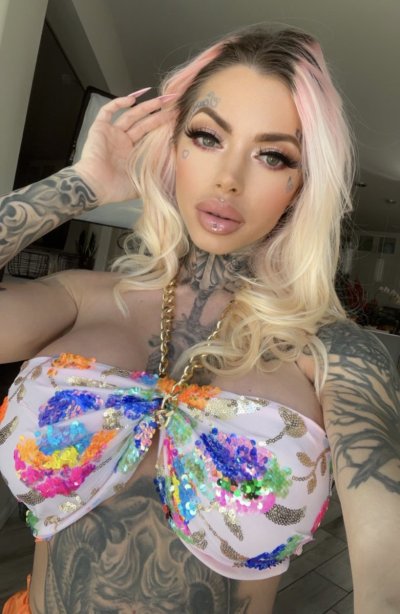 Watch Chantal Danielle's leaked NSFW photo on TwXstars