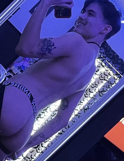 Watch Joey Michaels's leaked NSFW photo on TwXstars