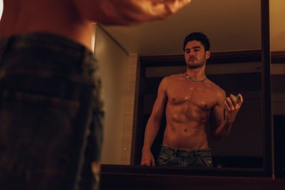 Watch Charlie Matthews's leaked NSFW photo on TwXstars