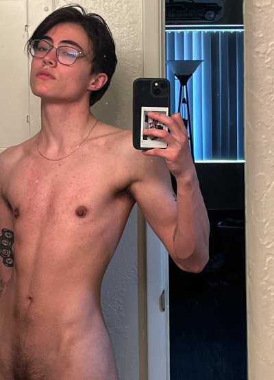 Watch Joey Michaels's leaked NSFW photo on TwXstars