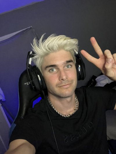 Watch Charlie Matthews's leaked NSFW photo on TwXstars