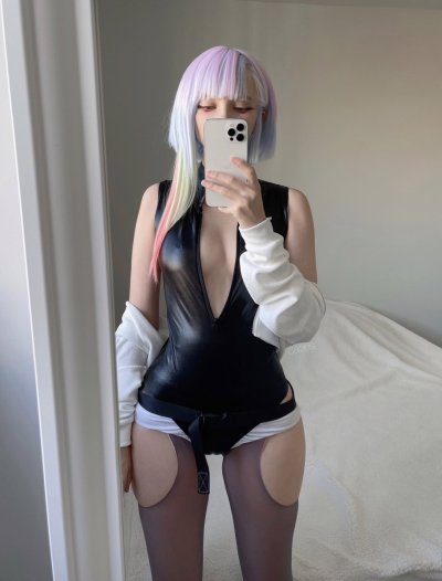 Watch Katie's leaked NSFW photo on TwXstars