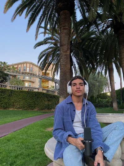 Watch Online Lover's leaked NSFW photo on TwXstars