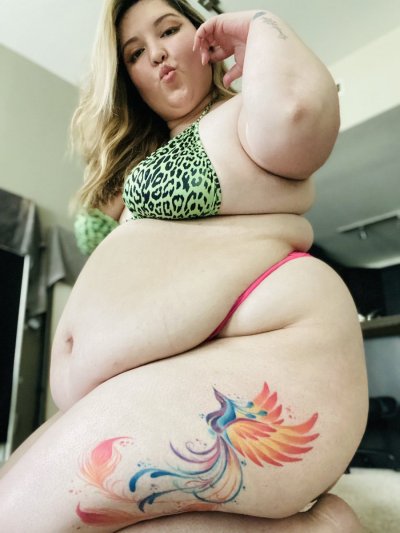 Watch Laura fatty's leaked NSFW photo on TwXstars