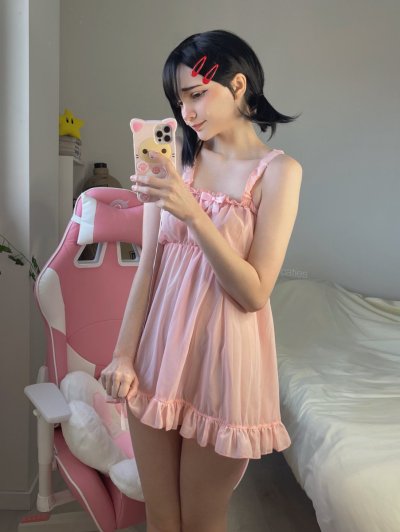 Watch Katie's leaked NSFW photo on TwXstars