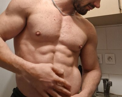 Watch Vlad Castle 82k's leaked NSFW photo on TwXstars