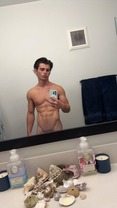 Watch Seth Peterson's leaked NSFW photo on TwXstars