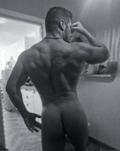 Watch Vlad Castle 82k's leaked NSFW photo on TwXstars