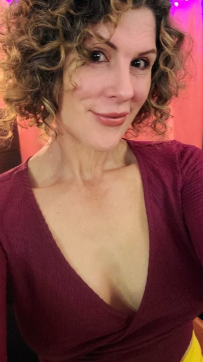 Watch Delia DeLions's leaked NSFW photo on TwXstars