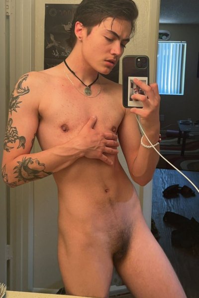 Watch Joey Michaels's leaked NSFW photo on TwXstars