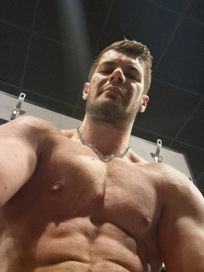 Watch Vlad Castle 82k's leaked NSFW photo on TwXstars
