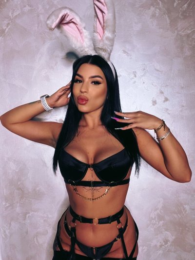 Watch Lucy Skkrr's leaked NSFW photo on TwXstars