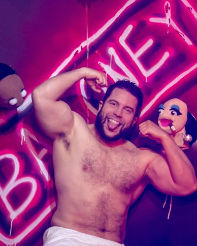 Watch Kano's leaked NSFW photo on TwXstars