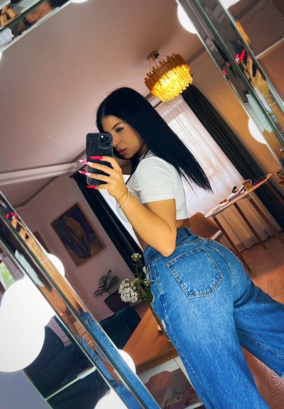 Watch Lucy Skkrr's leaked NSFW photo on TwXstars