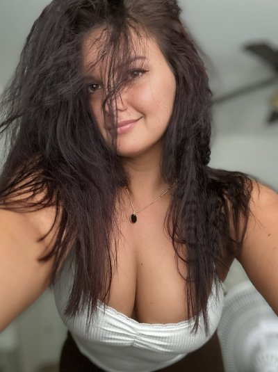 Watch Emily Jones's leaked NSFW photo on TwXstars