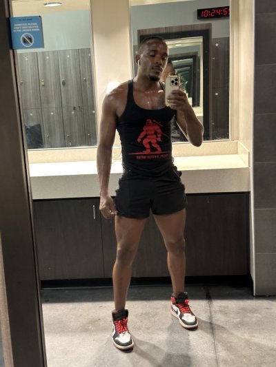 Watch Pheonix M. Fellington's leaked NSFW photo on TwXstars